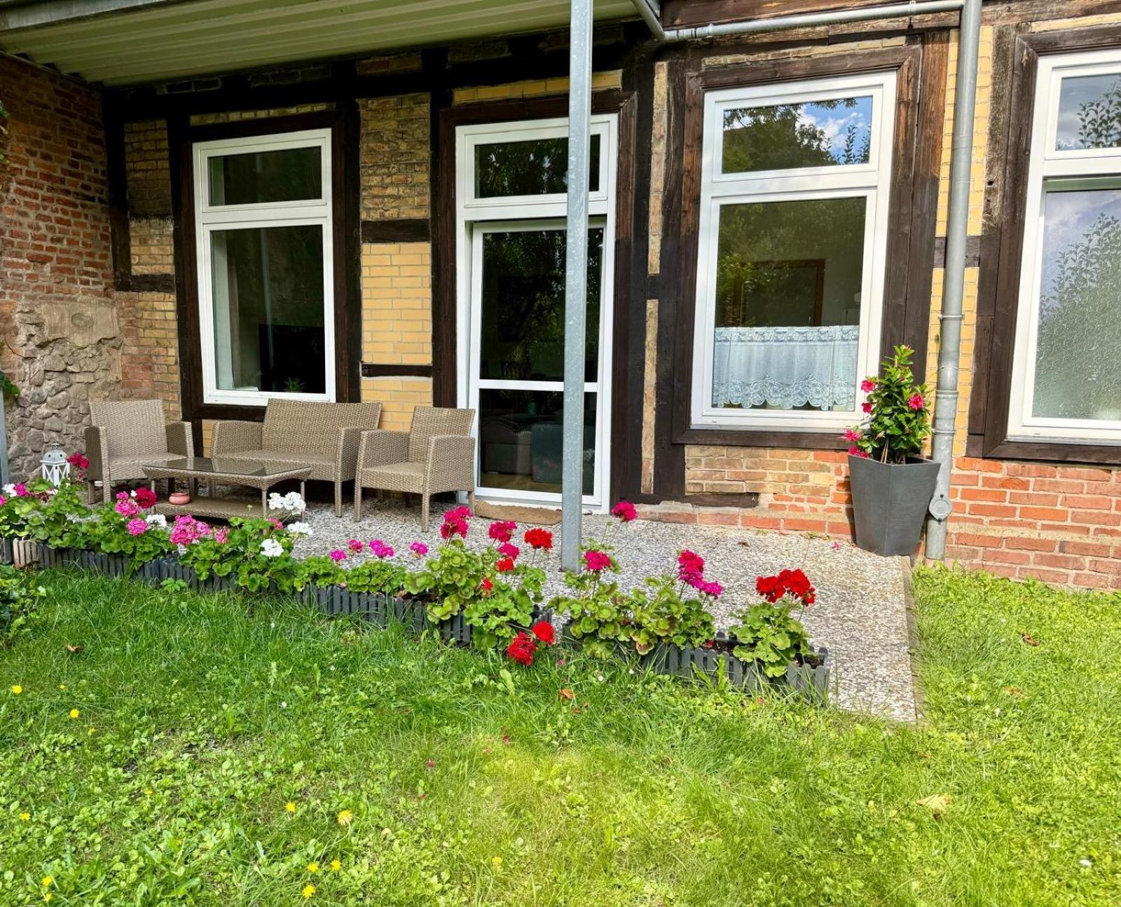 Attraktive Wohnung Im Gruenen Hinterhof Schwerin  Exterior foto